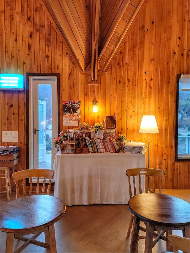 숲속산장에서 크리스마스 즐기는 기분, 청도 카페월든🎄