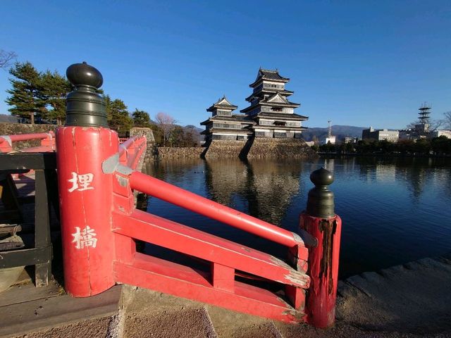 松本市必遊的日本國寶級建築 松本城