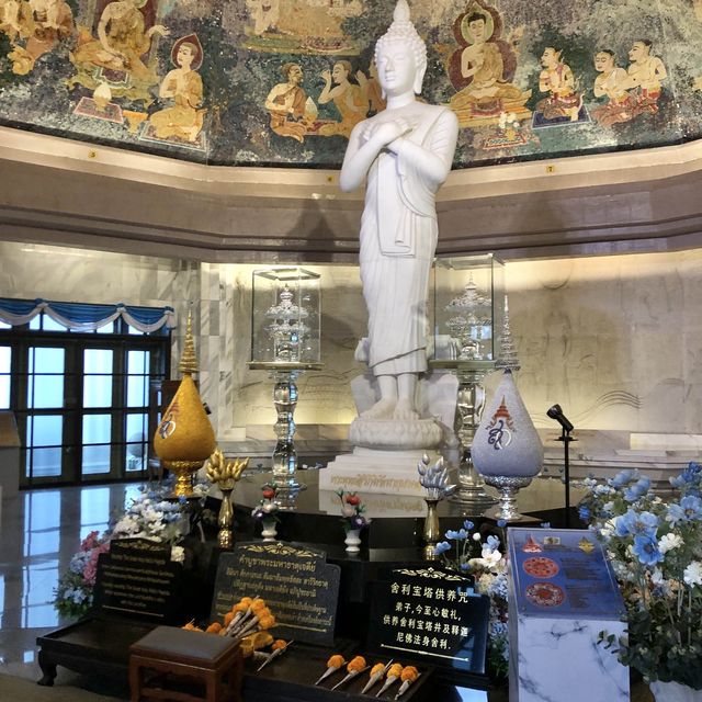 พระมหาธาตุ นภพลภูมิสิริ