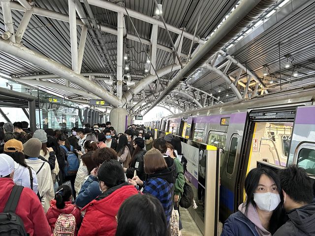 桃園捷運體育園區站旁邊還有商場可以逛