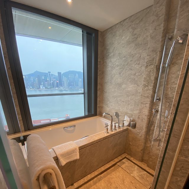 浴缸都對海景，太正了