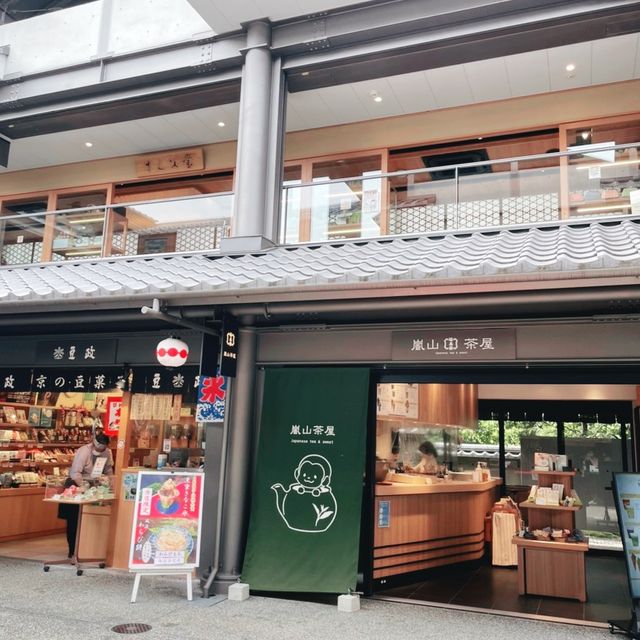 【京都府】京都の人気お土産探しにぴったりな施設♪