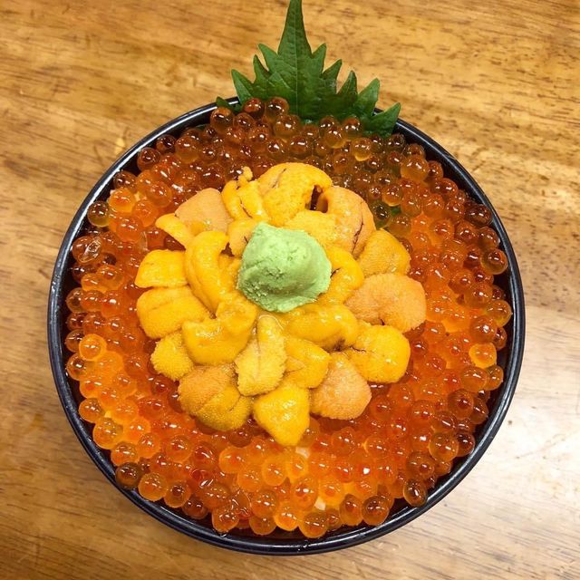 小樽三角市場內的澎湃海鮮丼
