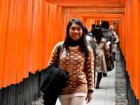 Visit Fushimi Inari, the filming location of “Memoirs of a Geisha”. 