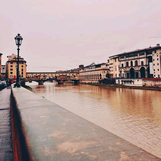 佛羅倫斯地標～阿諾河上的「老橋」Ponte Vecchio