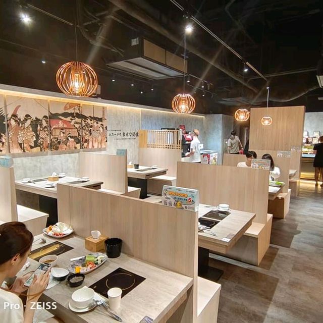 【新莊吃到飽】築間幸福鍋物新莊中悅廣場店，夜貓吃宵夜好所在，竟然營業到凌晨四點，環境好餐點也很好吃！
