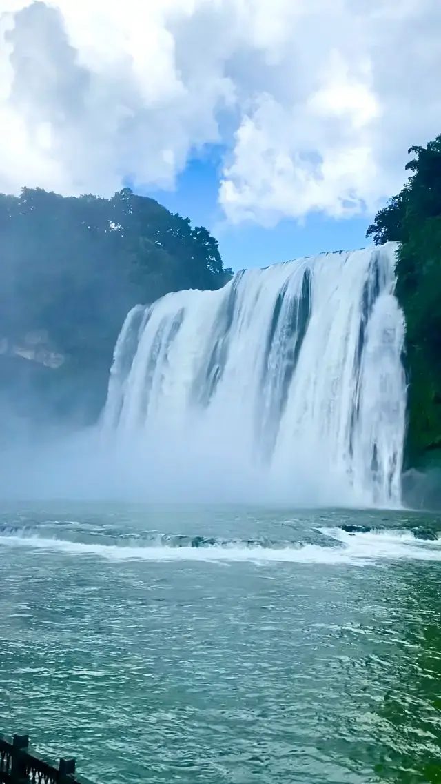 Stunning waterfall💙