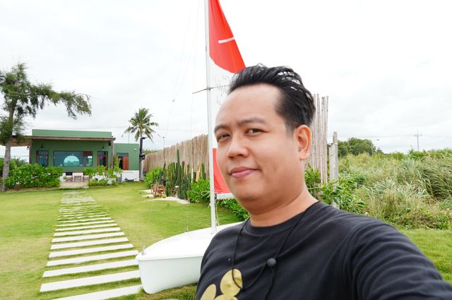 คาเฟ่นั่งชิลล์ Sea Horadee ย่านแหลมสิงห์