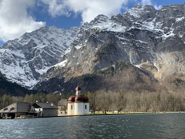 No filter, the King's Lake taken by iPhone 10 is so beautiful.