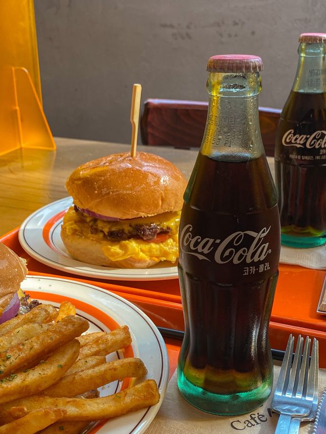 사람들이 모르는 숨겨진 버거맛집, 카페성수