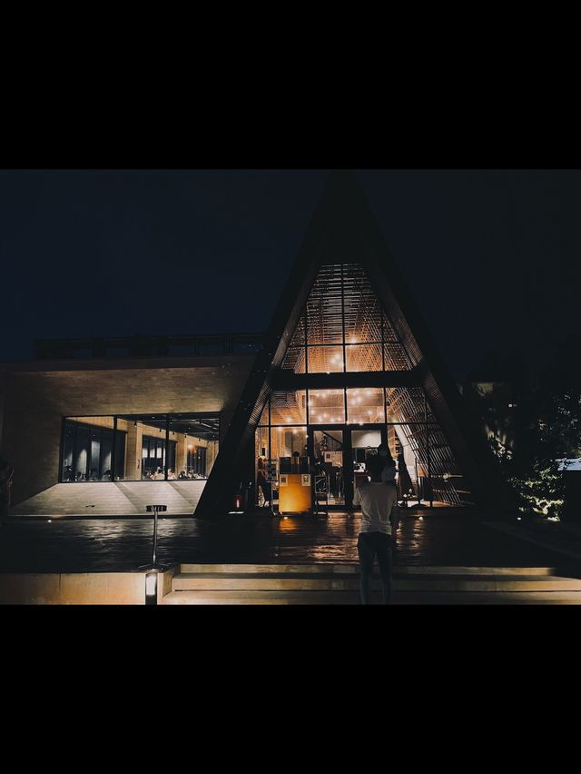 台中最美一望無際夜景餐廳，情侶約會聖地首選！