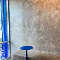 ร้านกาแฟสีน้ำเงินสุดชิคในชลบุรี 🔵