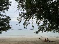 เดินเล่นเพลินๆ ที่หาดเกาะกวาง 🌊