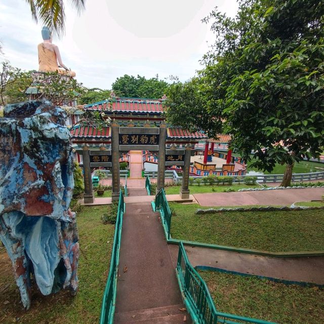 Thousand statue park