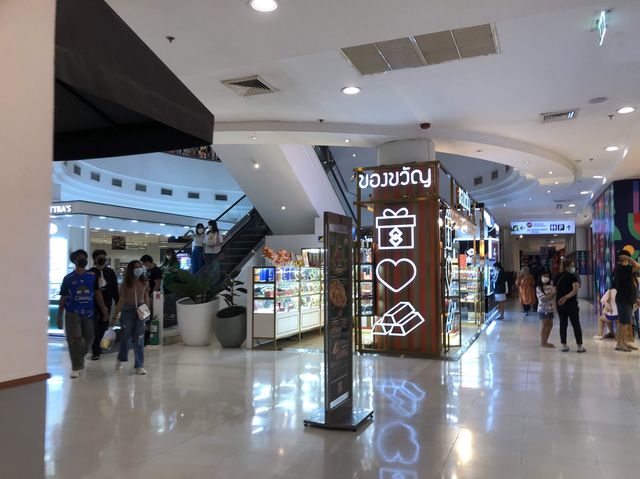 ห้างใหญ่ ย่านบางกะปิ 🛍️ 