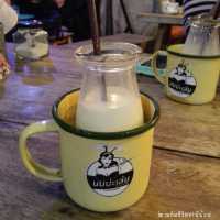 พากินนมในดงร้านเหล้าในเชียงใหม่