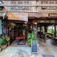 ร้านอาหารริมลำธาร  แม่ลาย เชียงใหม่