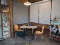 คาเฟ่บ้านไม้ cozy ที่ผสมผสานความล้านนาได้อย่างลงตั