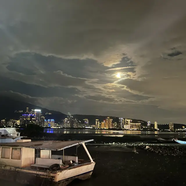 中秋滿月圓，八里搭船看夜景美輪美奐