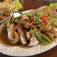 โรงเตี๊ยม ณ เกาะแรต สุราษฎร์ธานี