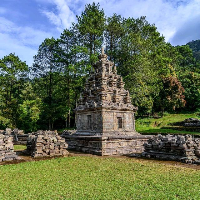 GEDONGSONGO TEMPLE : BANDUNGAN