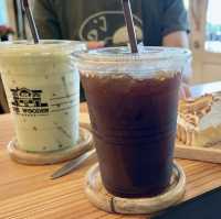 คาเฟ่บ้านไม้ the wooden house