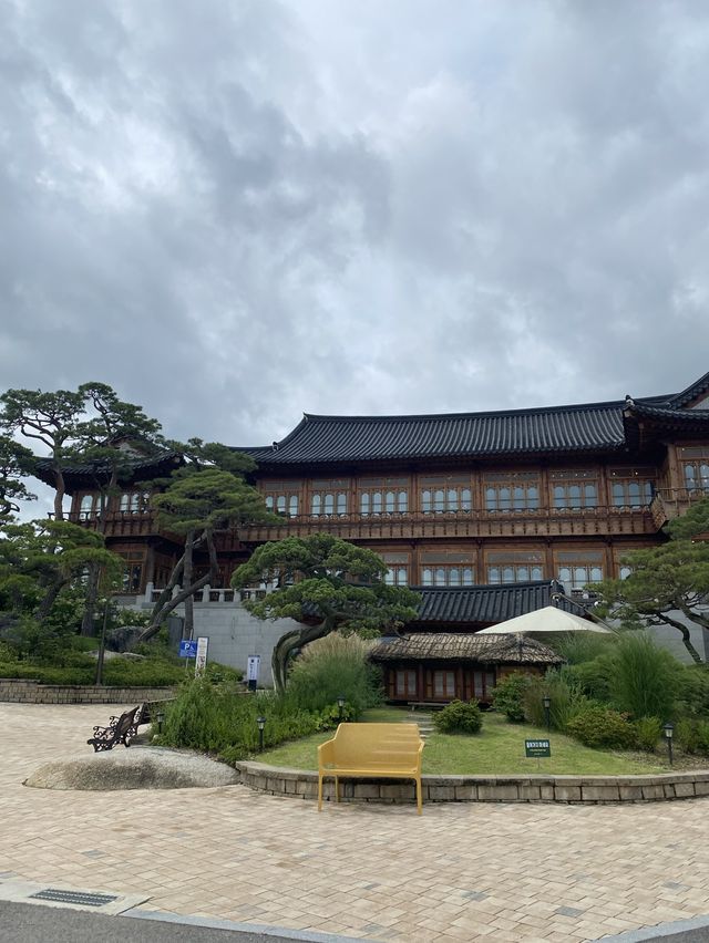 사시사철 한옥의 멋을 느낄 수 있는 대형 한옥 베이커리 카페