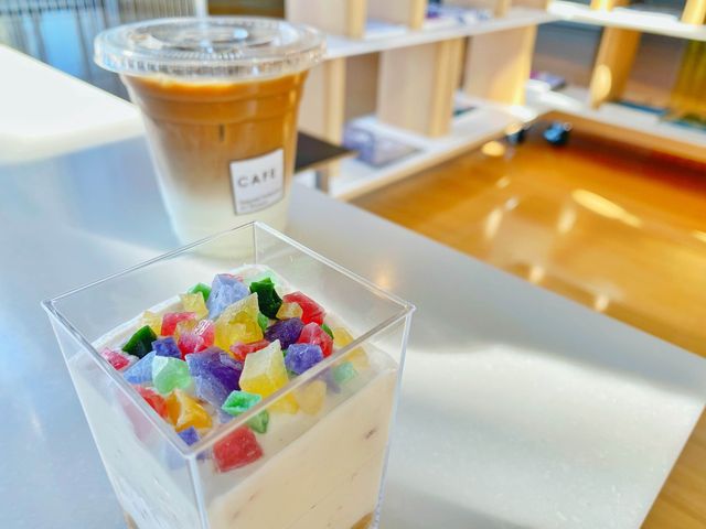 『長崎県美術館』2階部分にある『長崎県美術館カフェ』