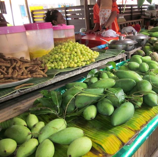 Thai Snacks Along the Khlong Hae Street