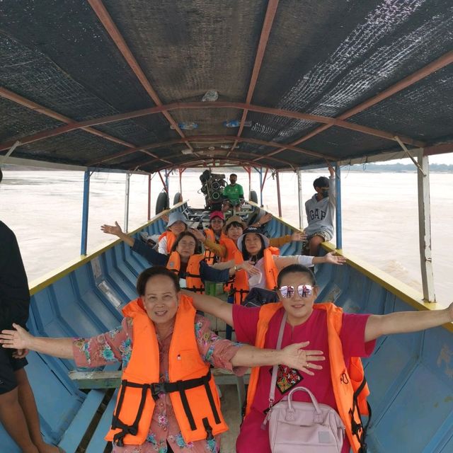 เที่ยวอุบลต้องห้ามพลาดสามพันโบก