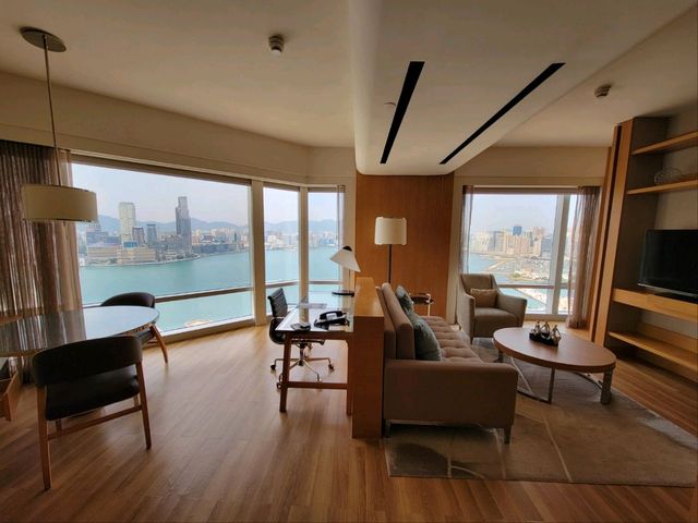 Staycation入住萬麗海景酒店套房 走進最美行政酒廊沉醉維港醉人美景