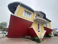 The Upside Down House 🇨🇦