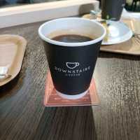 大阪！メルセデスベンツを見ながらカフェでくつろぐ