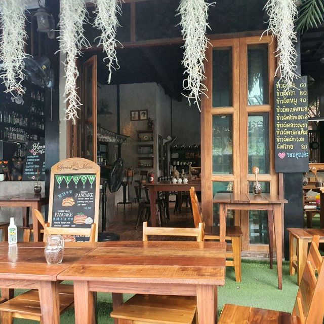 Bloom Cafe And Hostel Lipe (บลูมคาเฟ่แอนด์โฮสเทล) 