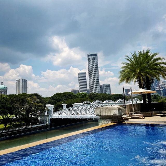 Fullerton Hotel Infinity Pool