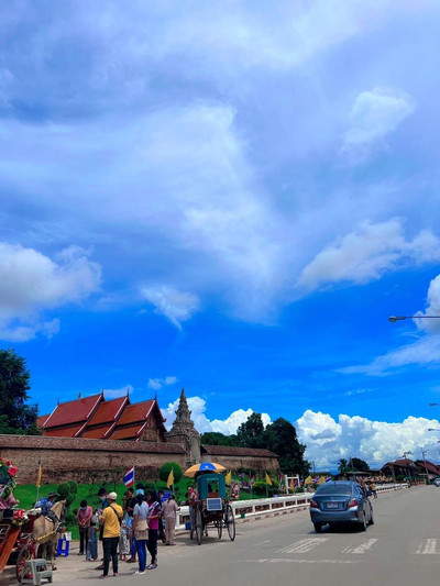 พาไปอิ่มบุญ แถมถ่ายรูปกันแบบจุกๆที่วัดพระธาตุลำปาง | Trip.com จังหวัดลำปาง พาไปอิ่มบุญ แถมถ่ายรูปกันแบบจุกๆที่วัดพระธาตุลำปาง | Trip.Com จังหวัดลำปาง