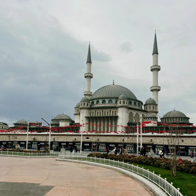 taksim square ย่านดังกลางเมือง istanbul 🇹🇷