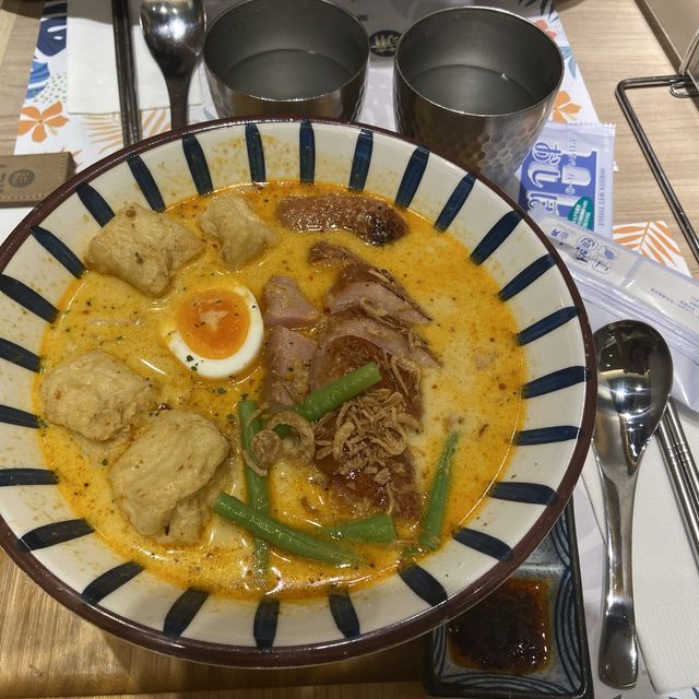 新加坡茶🤪🤪椰香味喇沙+茶燻鴨摻摻😍