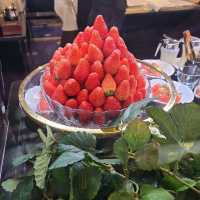 ホテルでイチゴ狩り🍓【ニューオータニ・アフタヌーンティーLounge SATSUKI】⭐