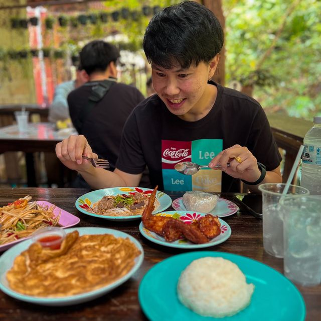 ไส้อั่วแม่นิ่ม @แม่กำปอง