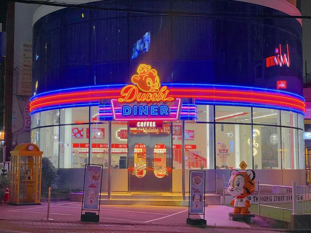 여기가 부산이야 ? 미국이야 ? 하이틴컨셉카페 ‘듀코비다이너’