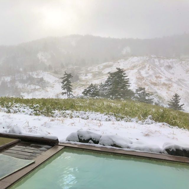 エメラルドの雪見温泉