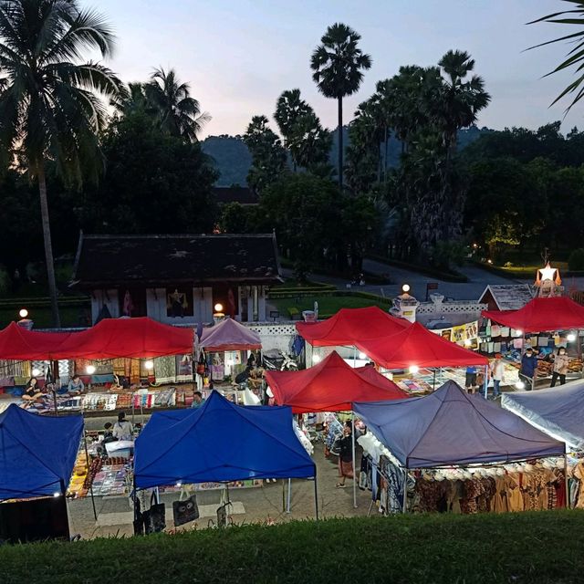 เดินเที่ยวตลาดมืด หลวงพระบาง