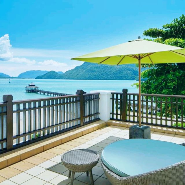 Hotel with private beach 🏖️