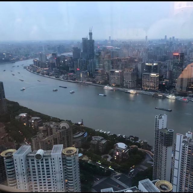 A library in Shanghai Tower! 🤩