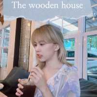 คาเฟ่บ้านไม้ the wooden house