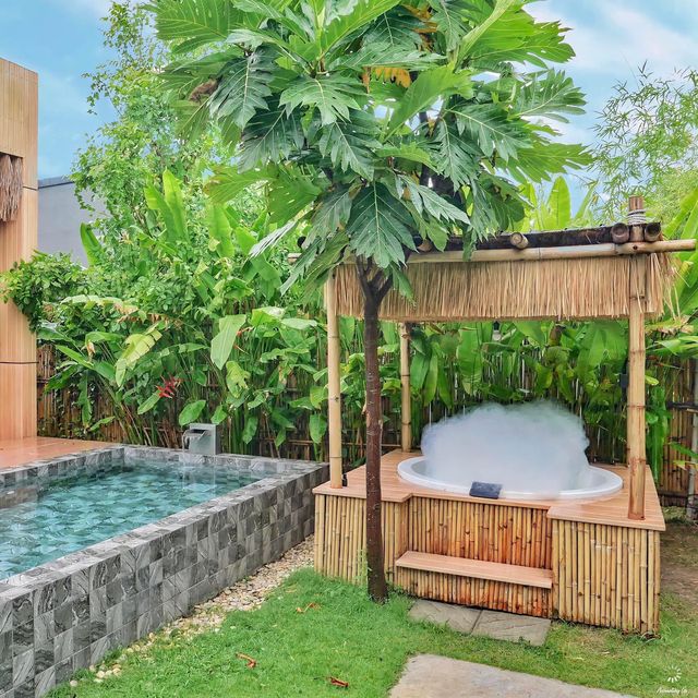 พูลวิลล่า สไตล์ทรอปิคอล บางแสน มี Jacuzzi ส่วนตัว!