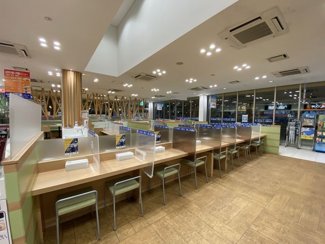 昼間なら『秋吉台』を望む美東サービスエリア