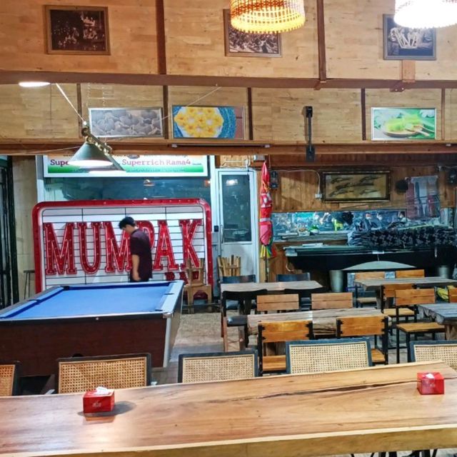 ท่องราตรีที่ Rocco Club @ถนนข้าวสาร 