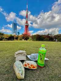 도쿄타워가 훤히보이는 공원에서 느긋하게 먹는 런취~
